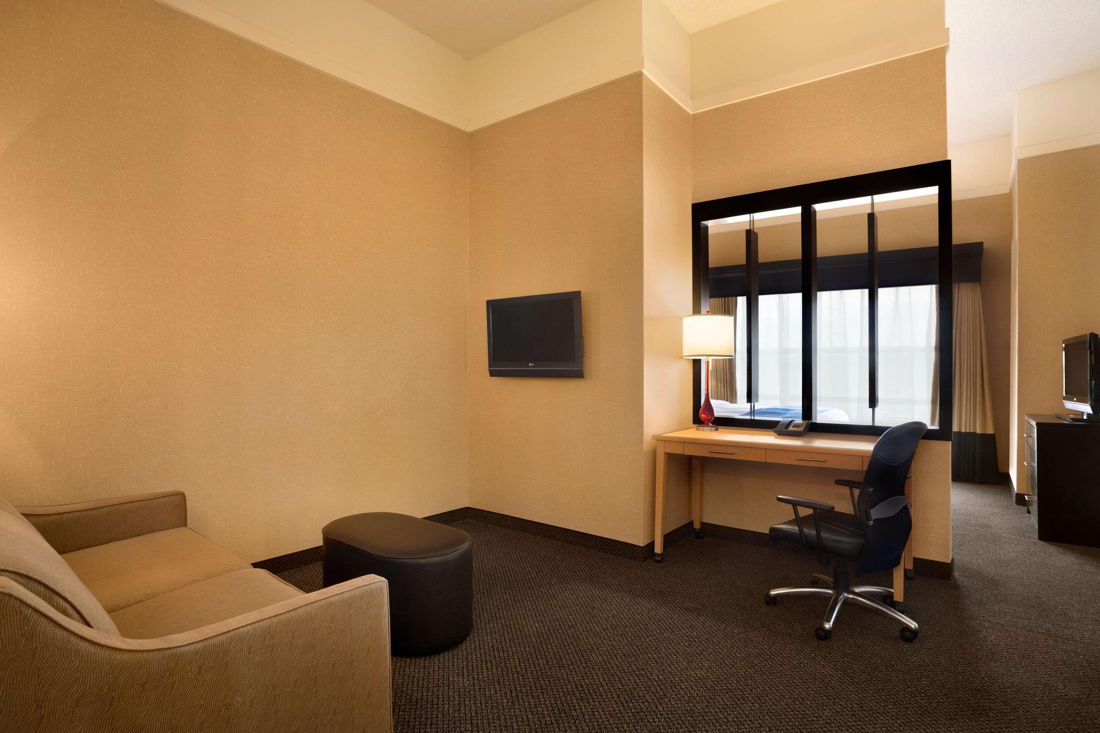 Doubletree By Hilton Hotel Oklahoma City Airport Экстерьер фото