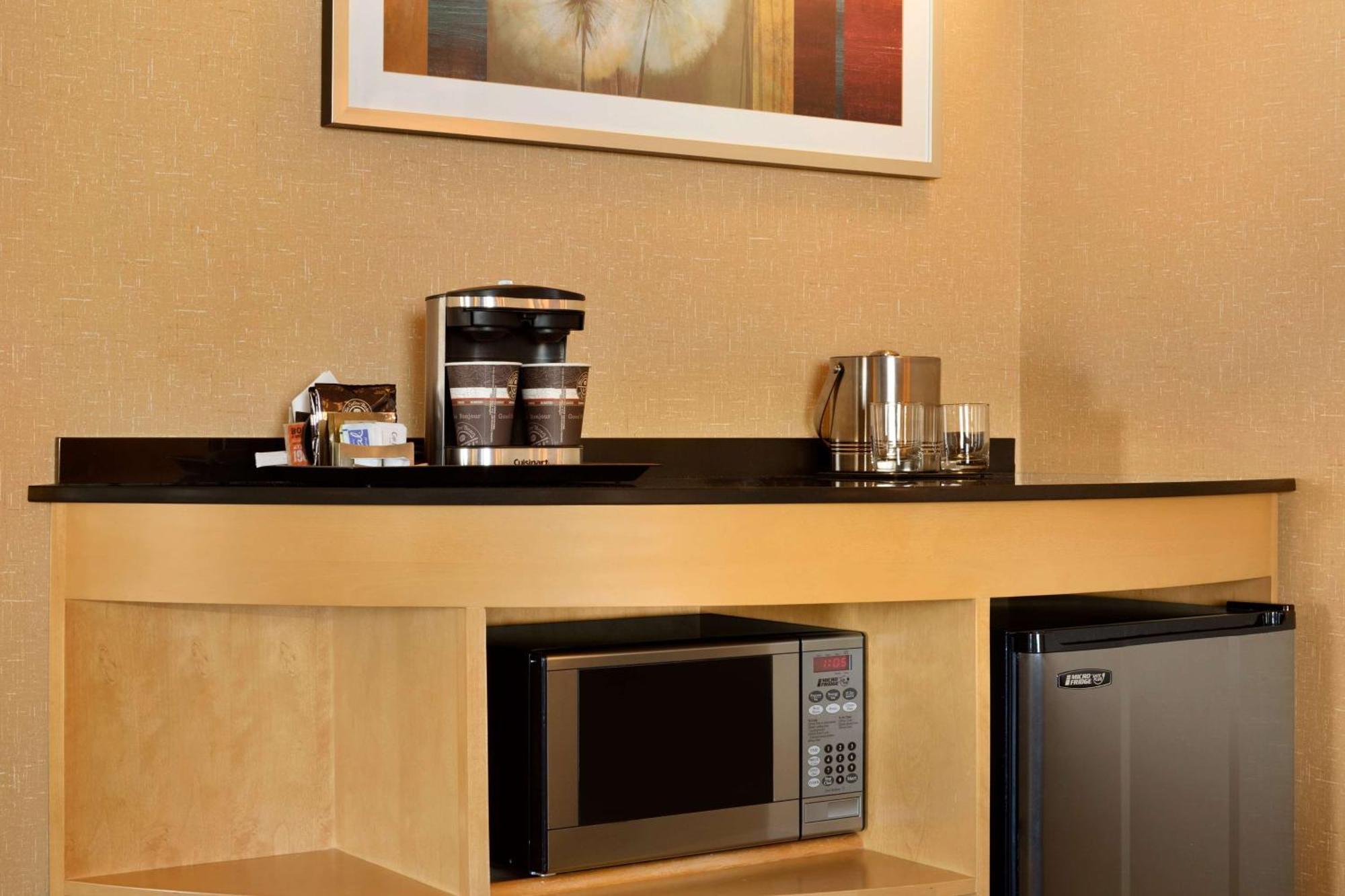 Doubletree By Hilton Hotel Oklahoma City Airport Экстерьер фото