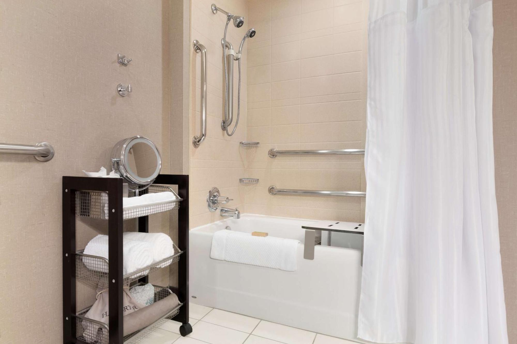Doubletree By Hilton Hotel Oklahoma City Airport Экстерьер фото