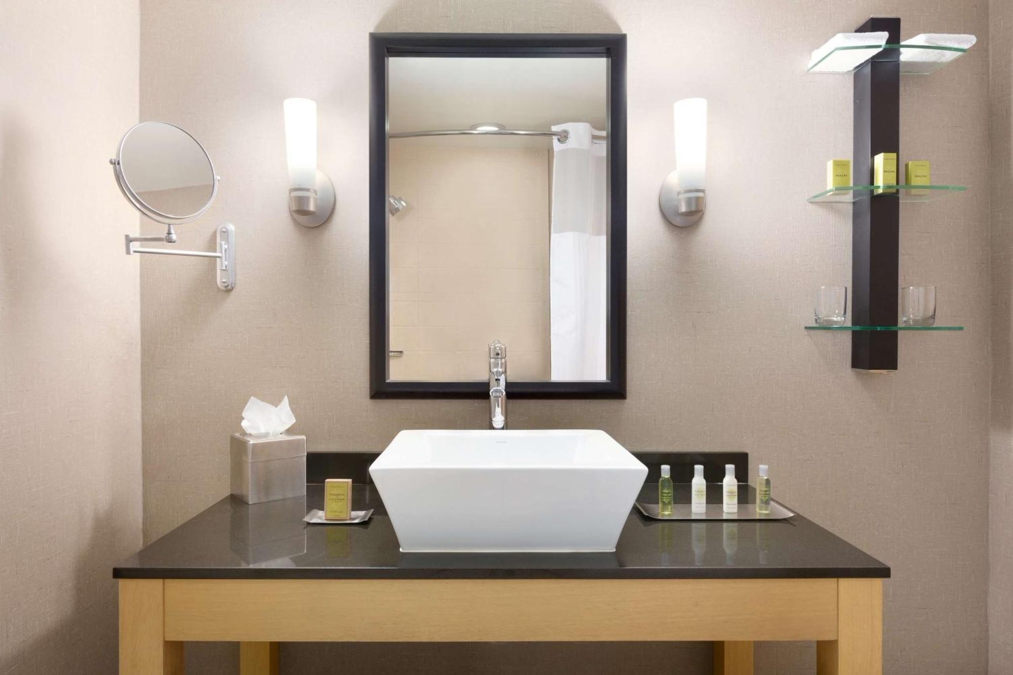 Doubletree By Hilton Hotel Oklahoma City Airport Экстерьер фото