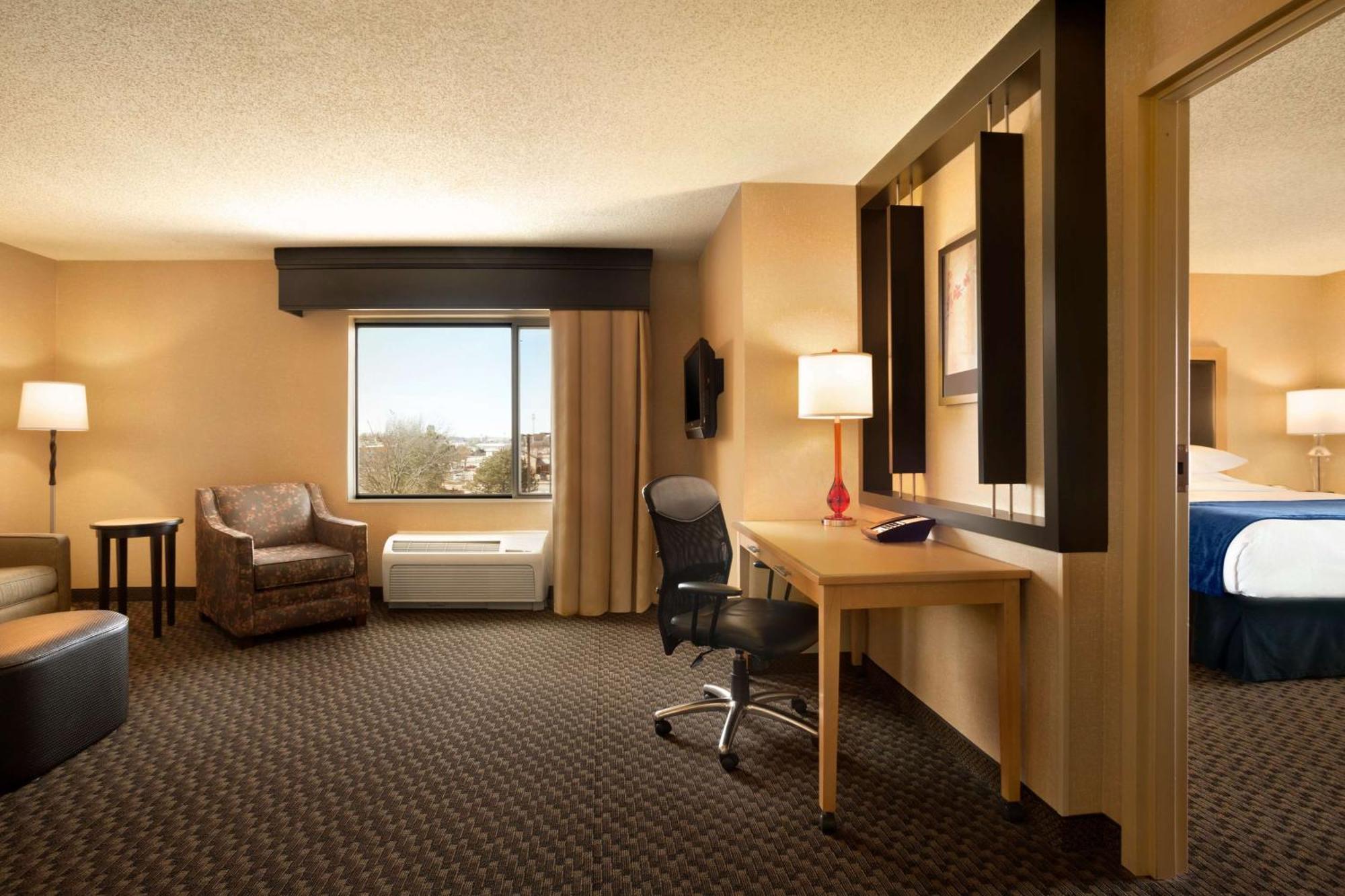 Doubletree By Hilton Hotel Oklahoma City Airport Экстерьер фото