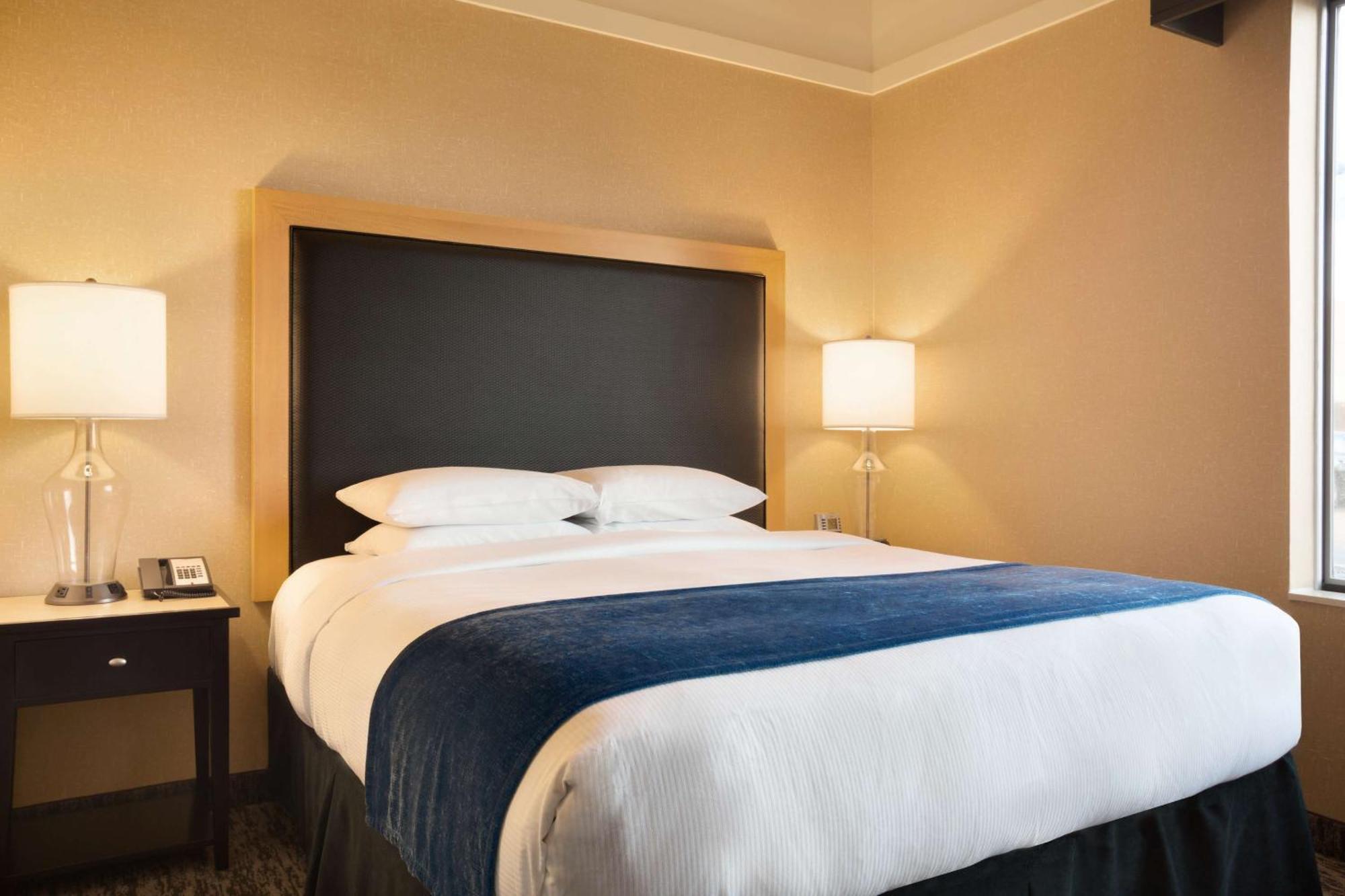 Doubletree By Hilton Hotel Oklahoma City Airport Экстерьер фото