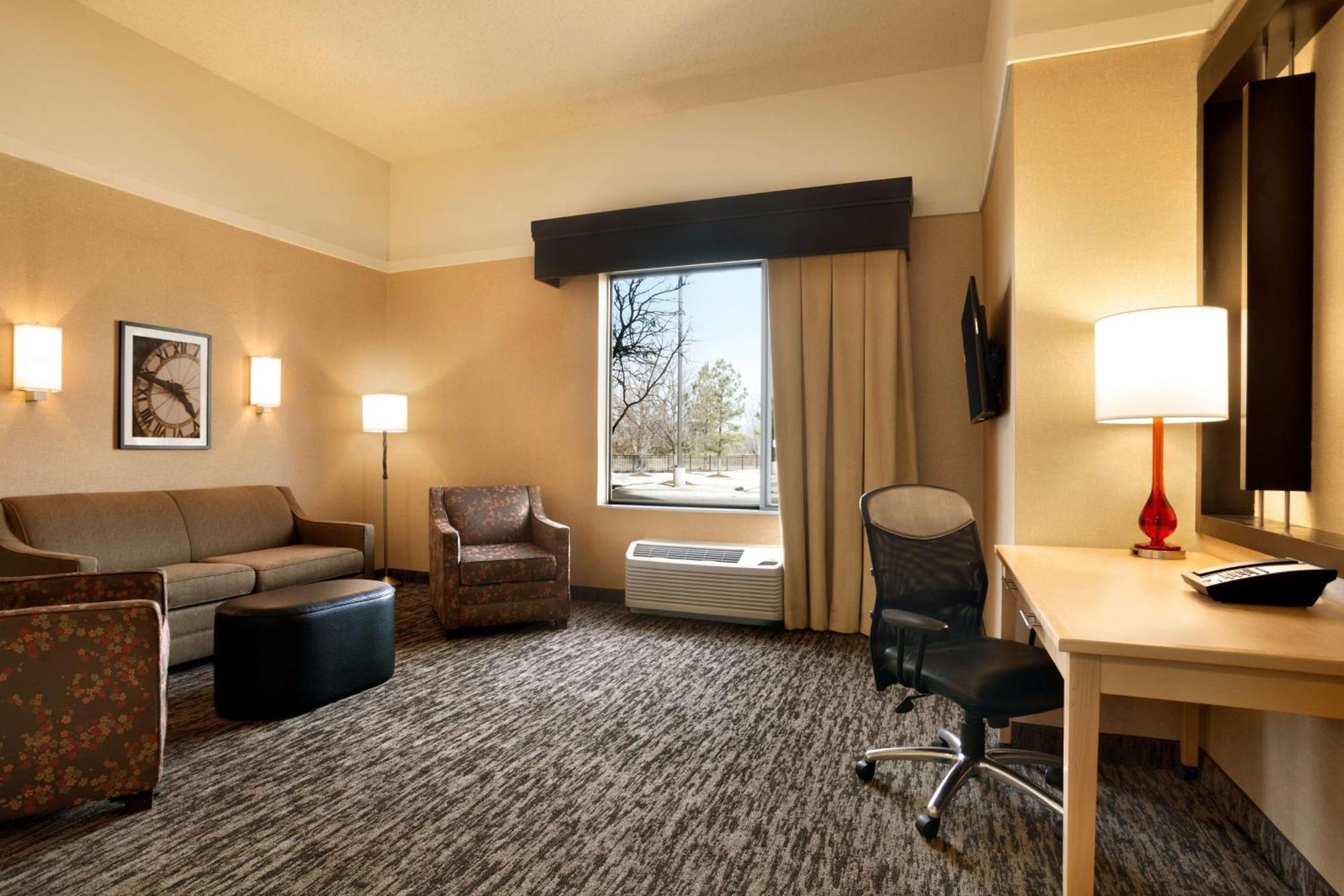 Doubletree By Hilton Hotel Oklahoma City Airport Экстерьер фото