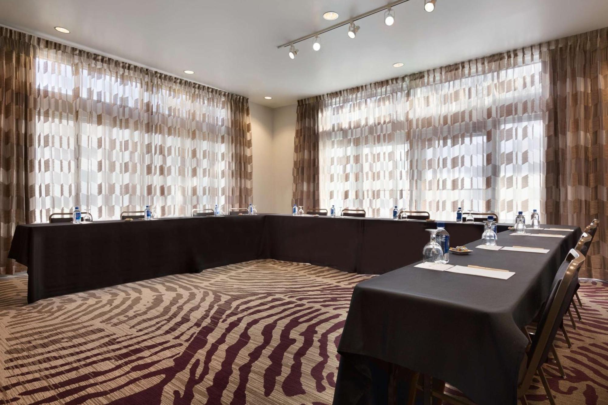 Doubletree By Hilton Hotel Oklahoma City Airport Экстерьер фото