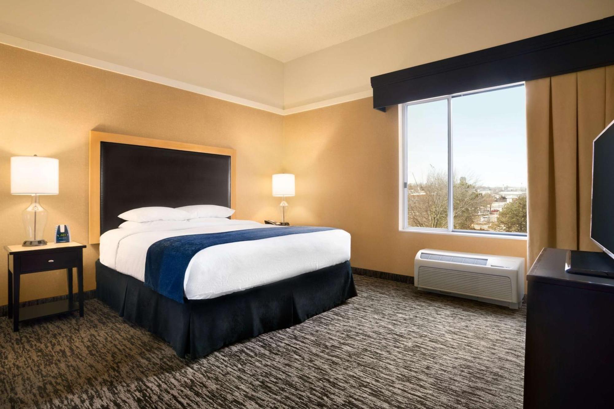 Doubletree By Hilton Hotel Oklahoma City Airport Экстерьер фото