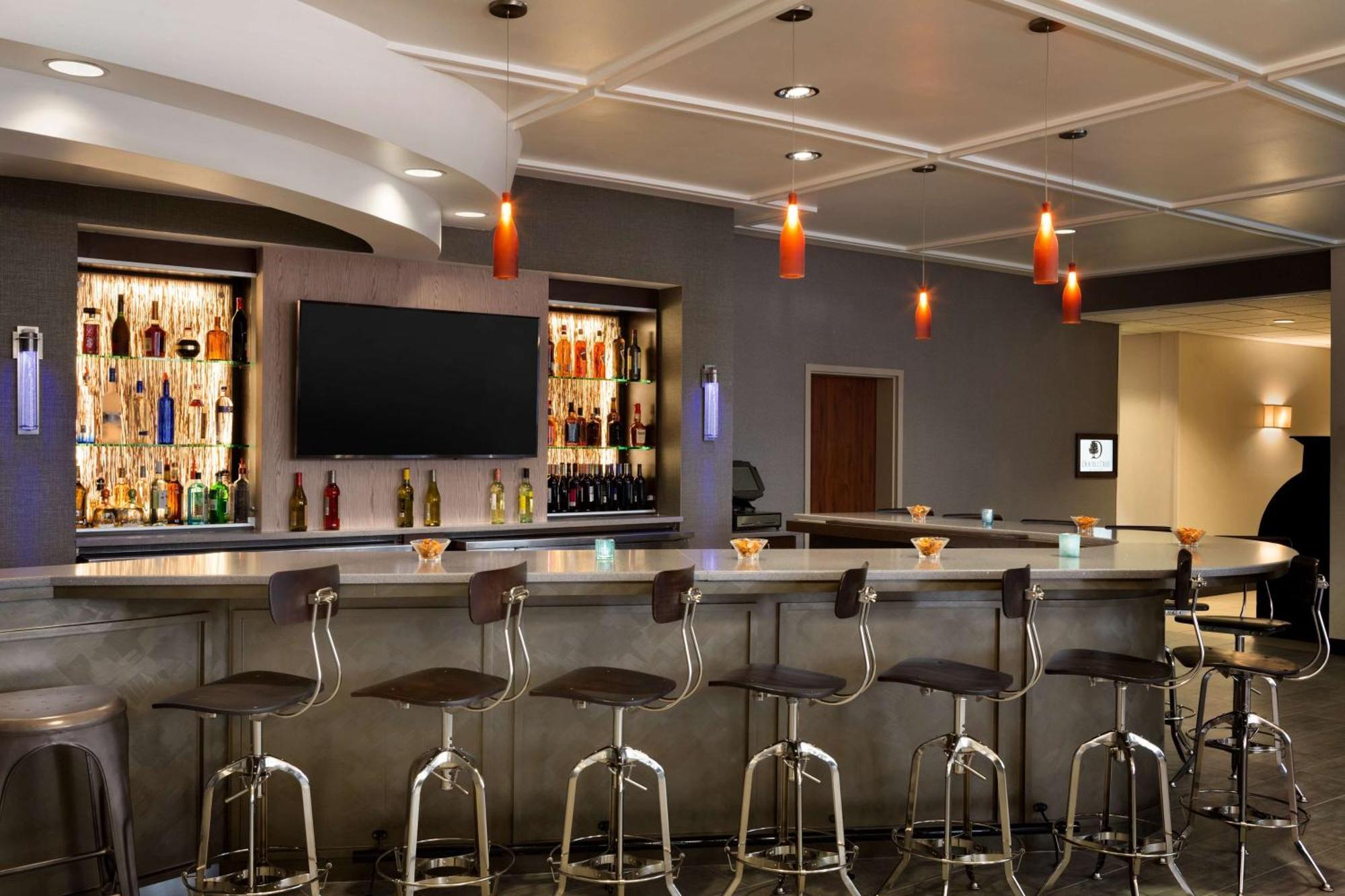 Doubletree By Hilton Hotel Oklahoma City Airport Экстерьер фото