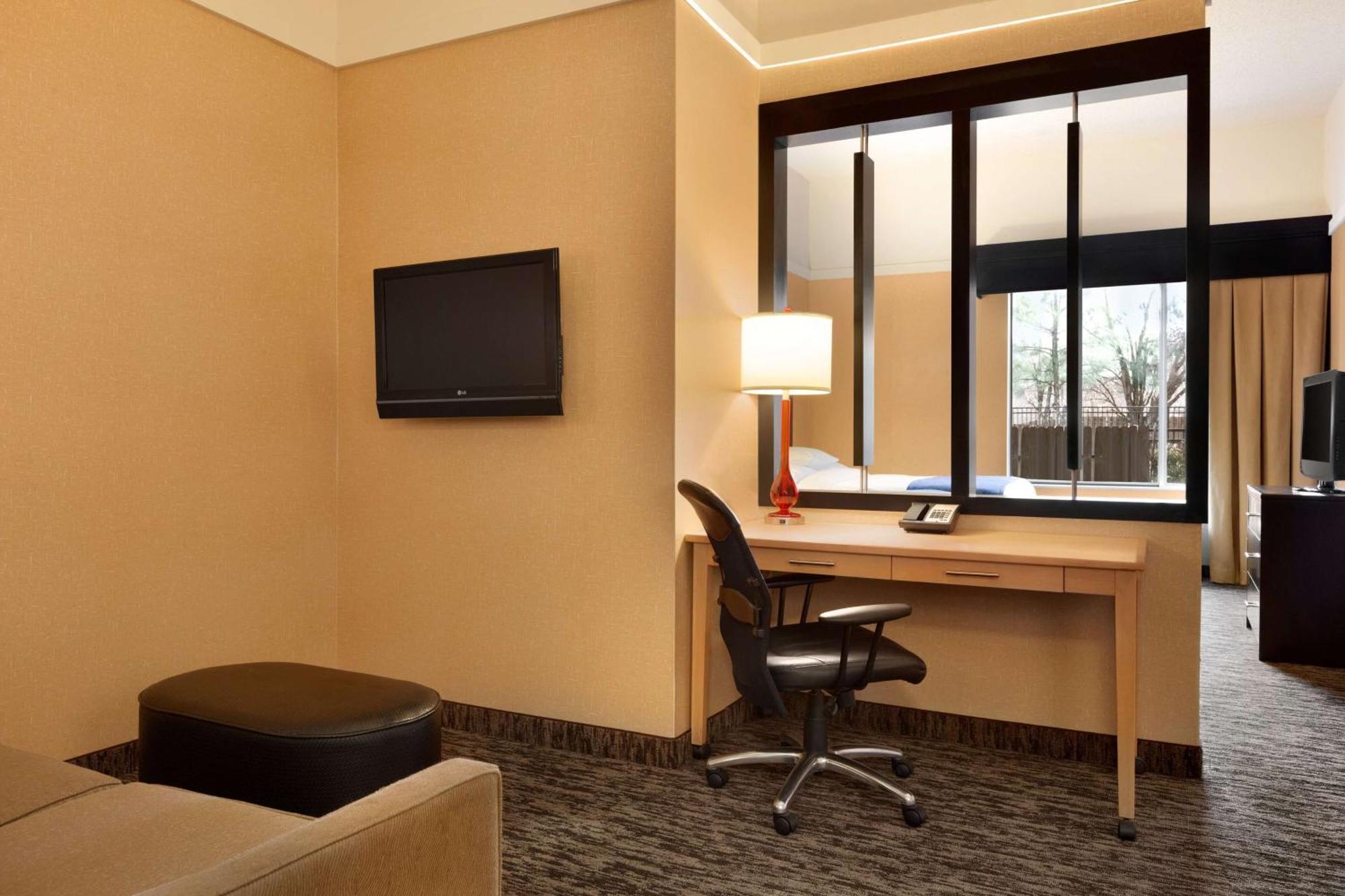Doubletree By Hilton Hotel Oklahoma City Airport Экстерьер фото