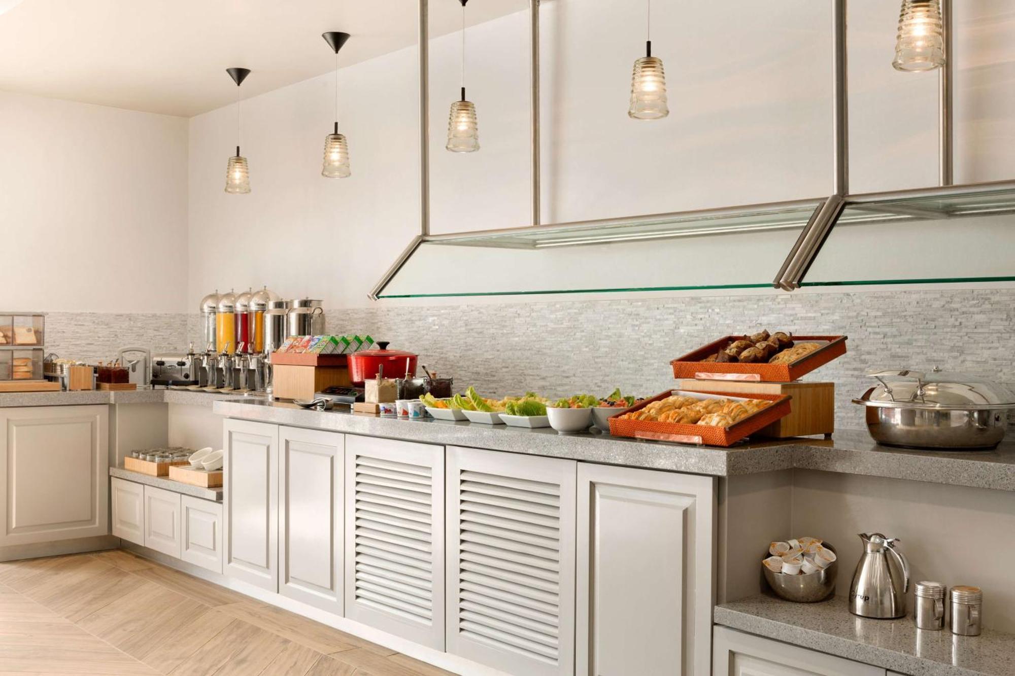Doubletree By Hilton Hotel Oklahoma City Airport Экстерьер фото
