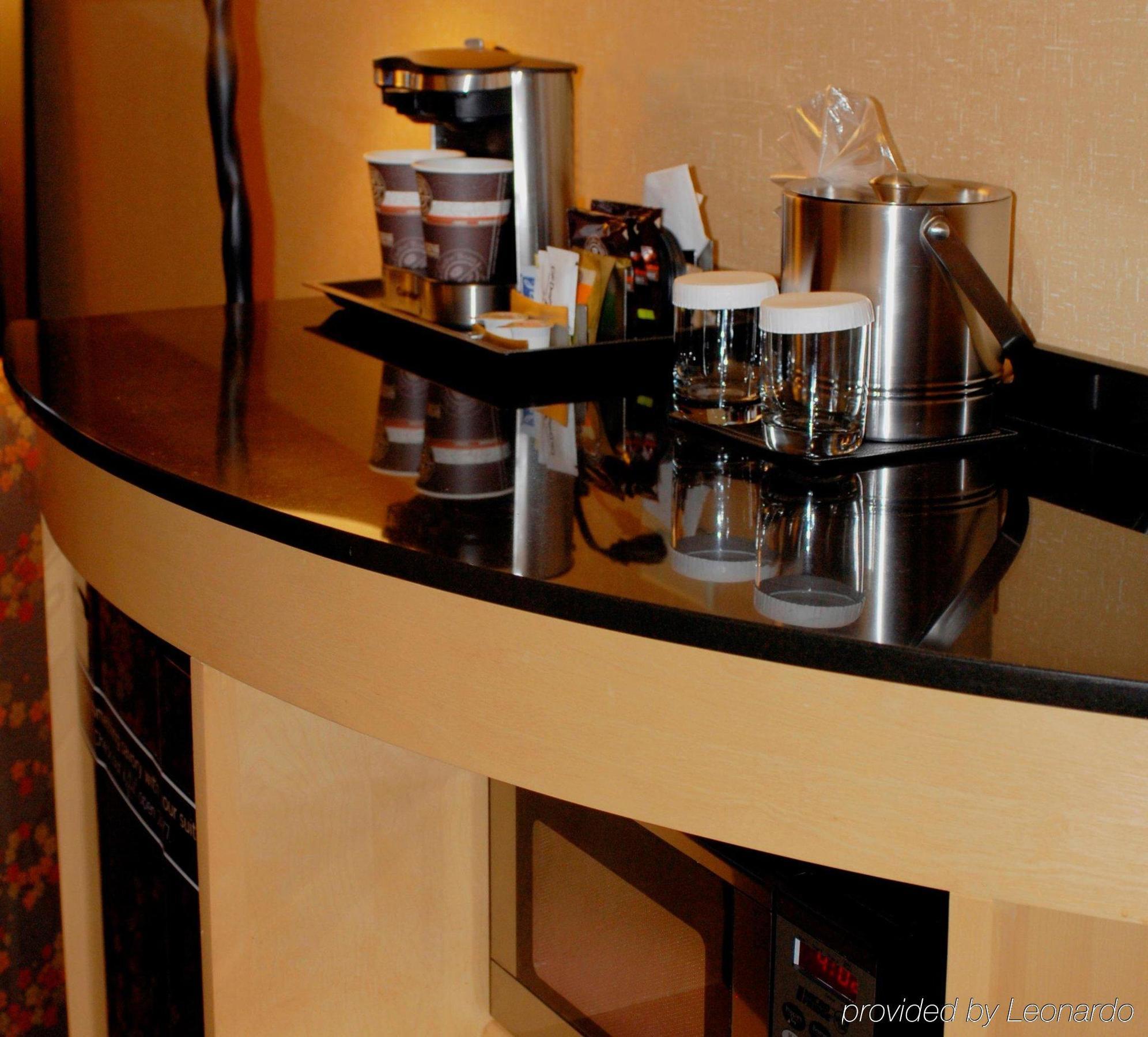 Doubletree By Hilton Hotel Oklahoma City Airport Экстерьер фото