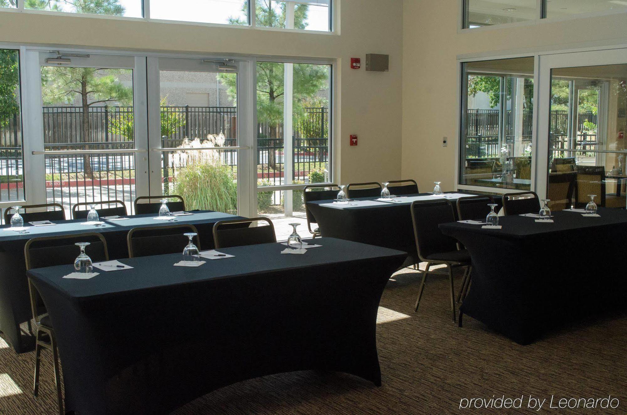 Doubletree By Hilton Hotel Oklahoma City Airport Экстерьер фото