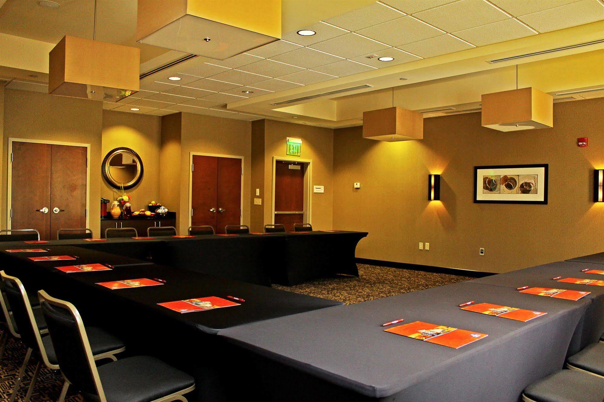 Doubletree By Hilton Hotel Oklahoma City Airport Удобства фото