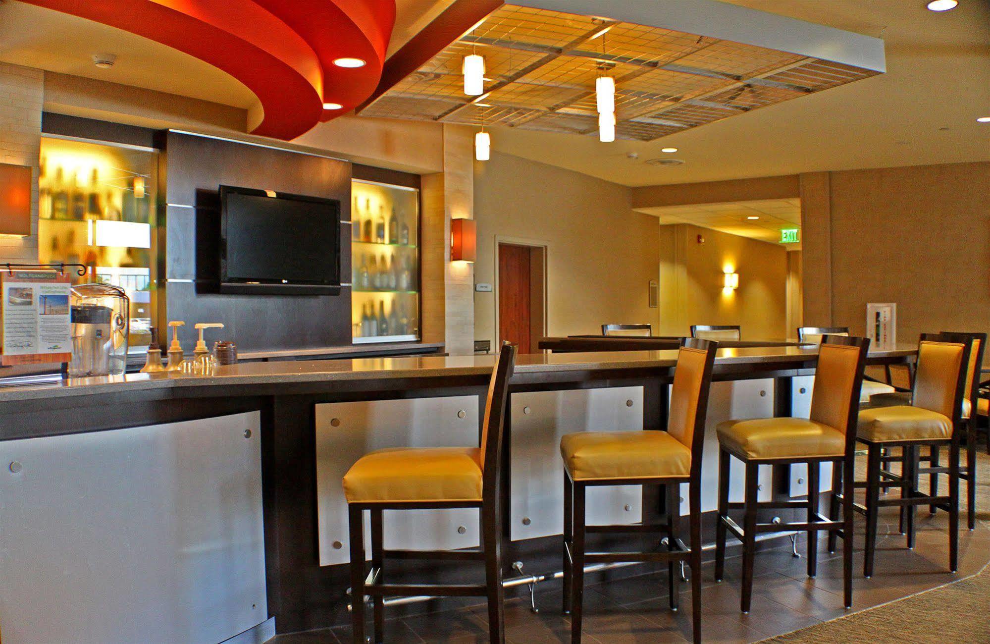 Doubletree By Hilton Hotel Oklahoma City Airport Экстерьер фото