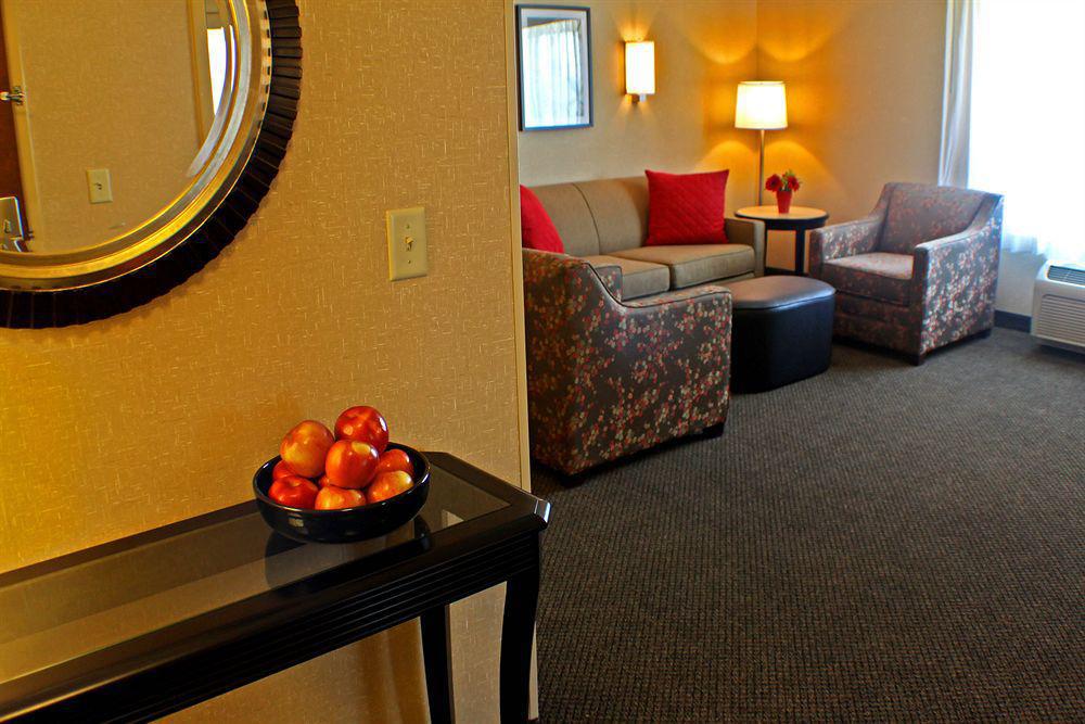 Doubletree By Hilton Hotel Oklahoma City Airport Экстерьер фото